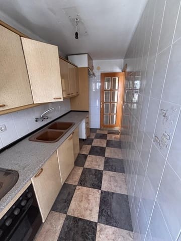3 bedroom Flat for sale in Bonavista, Tarragona city - € 82,000 (Ref: 9908319)
