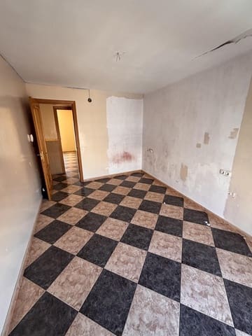 3 bedroom Flat for sale in Bonavista, Tarragona city - € 82,000 (Ref: 9908319)