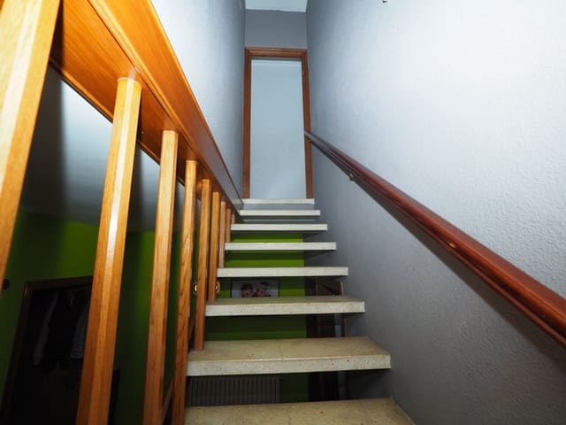 4 sypialnia Dom szeregowy na sprzedaż w Sabadell z garażem - 135 500 € (Ref: 9908328)