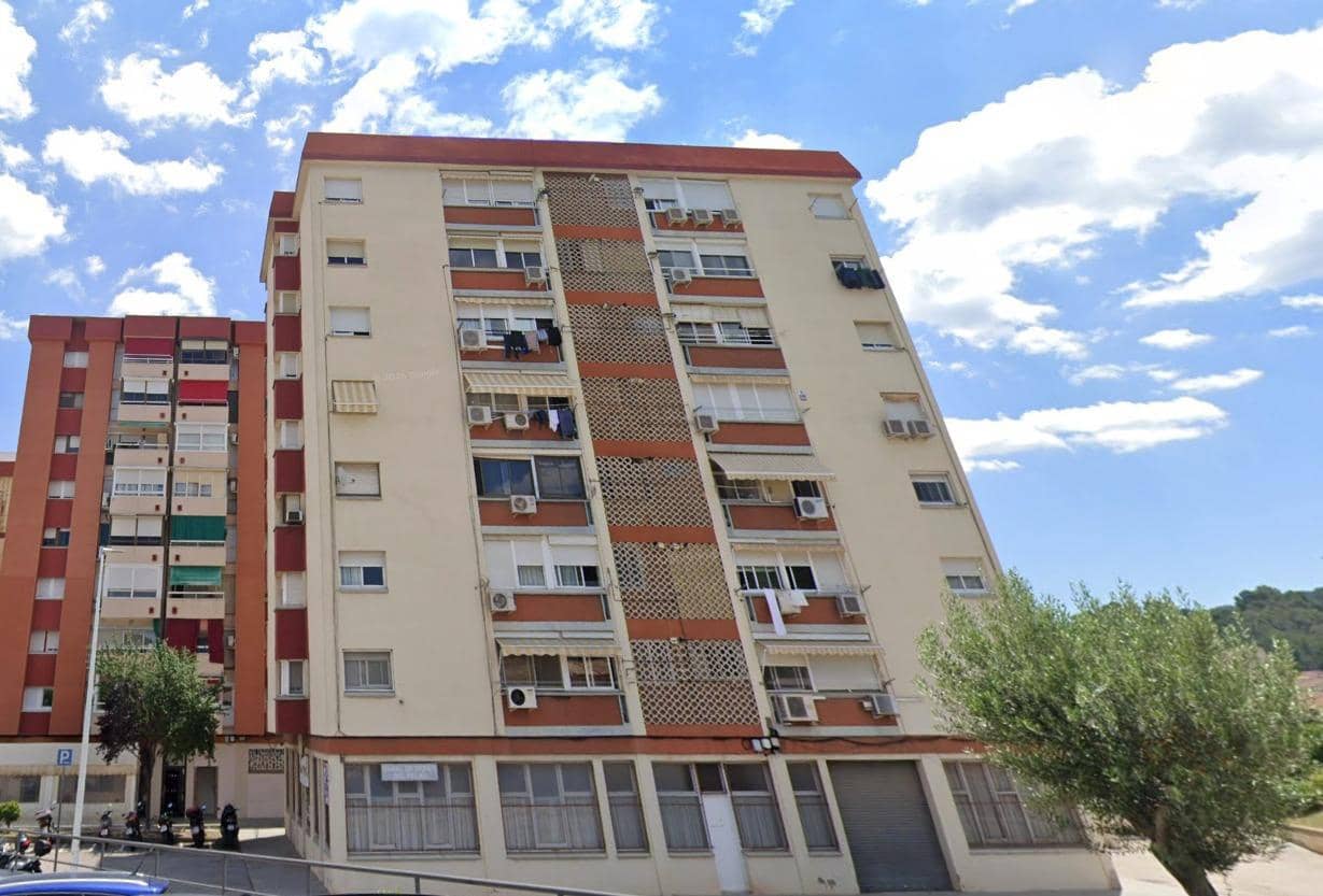 Piso de 3 habitaciones en Sant Andreu de la Barca en venta - 156.900 € (Ref: 9908329)