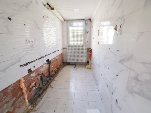 2 bedroom Flat for sale in Rubí - € 90,000 (Ref: 9908335)
