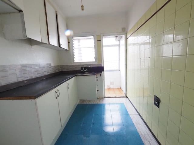 3 bedroom Flat for sale in Rubí - € 105,000 (Ref: 9908338)
