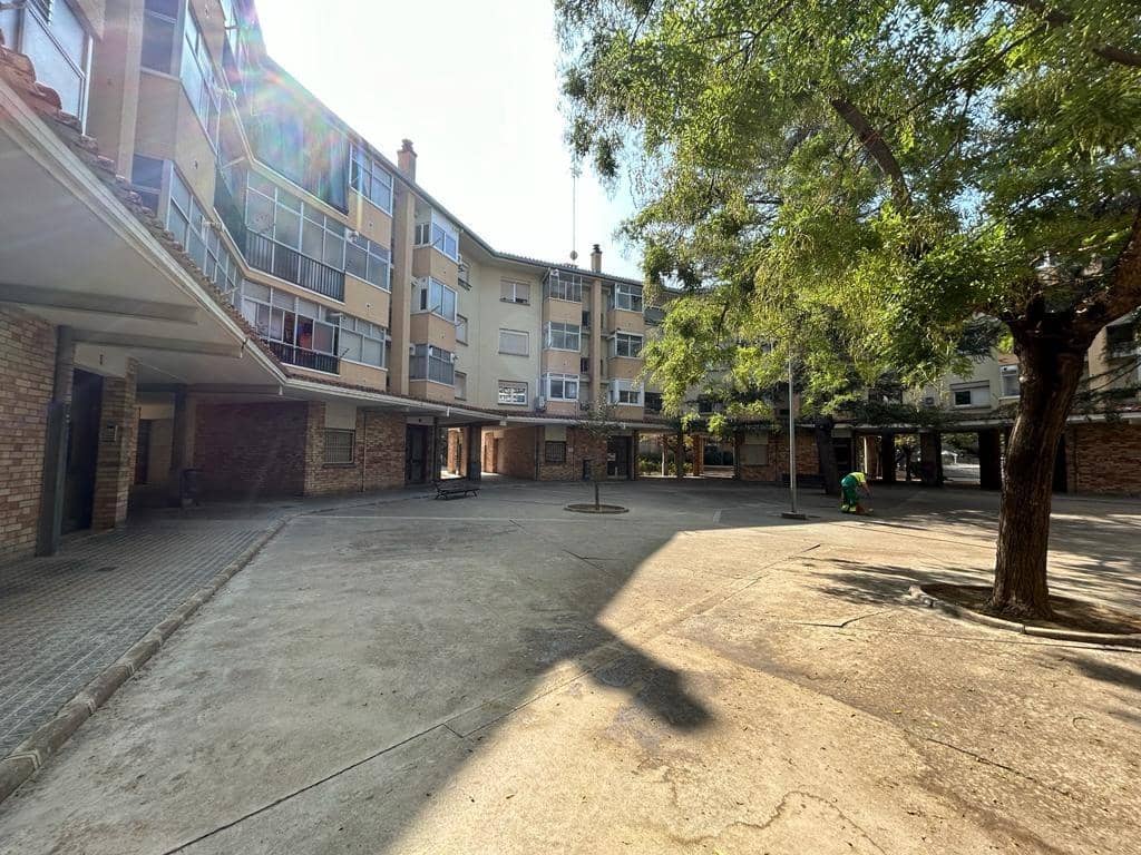 Piso de 3 habitaciones en Manresa en venta - 78.800 € (Ref: 9908340)