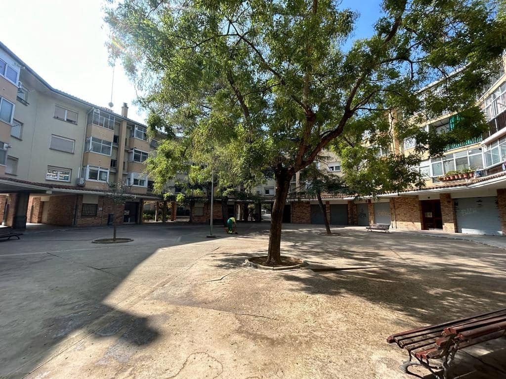 Piso de 3 habitaciones en Manresa en venta - 78.800 € (Ref: 9908340)