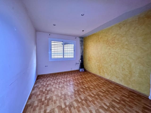 3 makuuhuone Asunto myytävänä paikassa Sabadell - 145 000 € (Ref: 9908341)