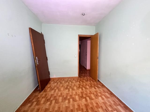3 makuuhuone Asunto myytävänä paikassa Sabadell - 145 000 € (Ref: 9908341)