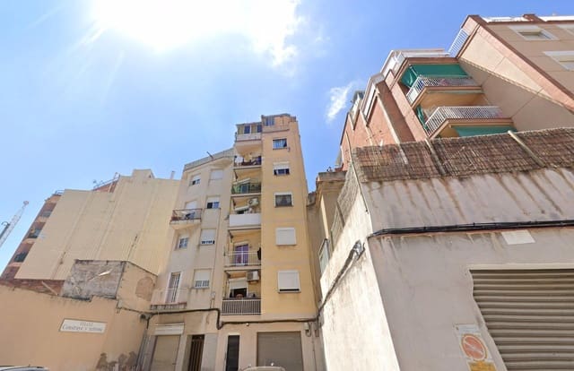 Piso de 3 habitaciones en L'Hospitalet de Llobregat en venta - 71.500 € (Ref: 9908343)