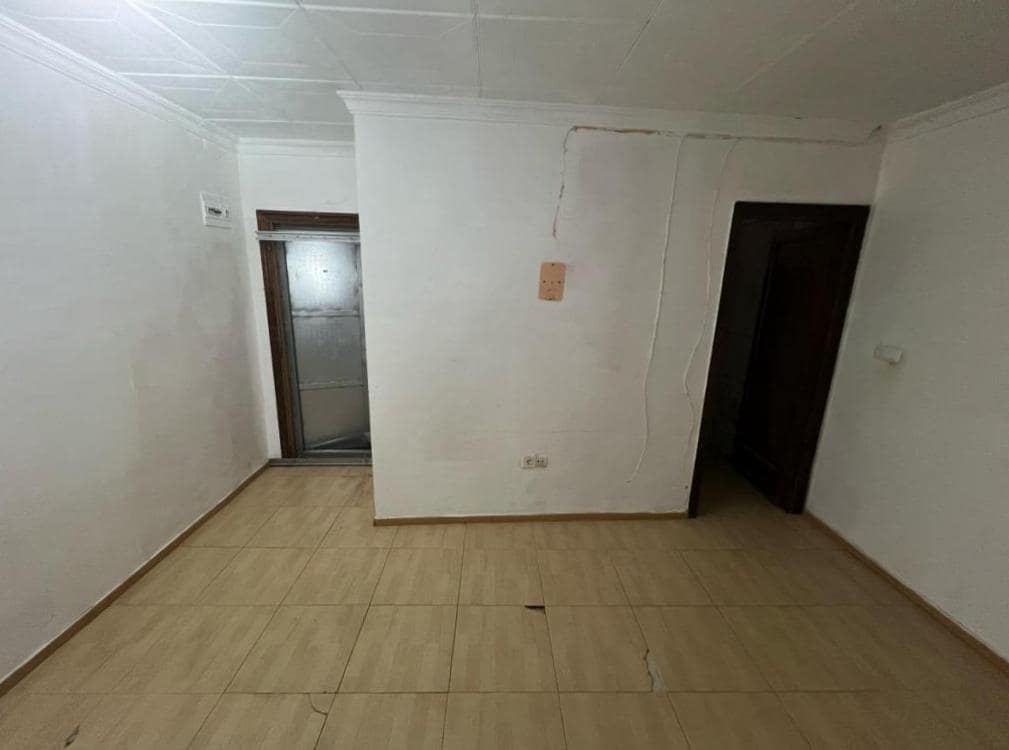 Piso de 2 habitaciones en Terrassa en venta - 57.000 € (Ref: 9908344)