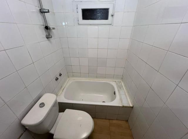Piso de 2 habitaciones en Terrassa en venta - 57.000 € (Ref: 9908344)