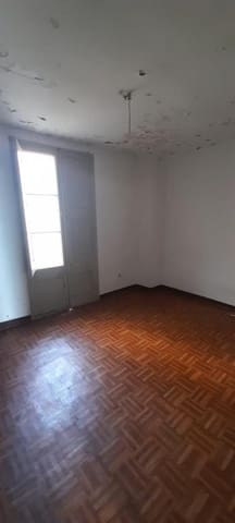 Piso de 3 habitaciones en Berga en venta - 40.200 € (Ref: 9908346)