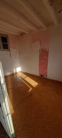 Piso de 3 habitaciones en Berga en venta - 40.200 € (Ref: 9908346)