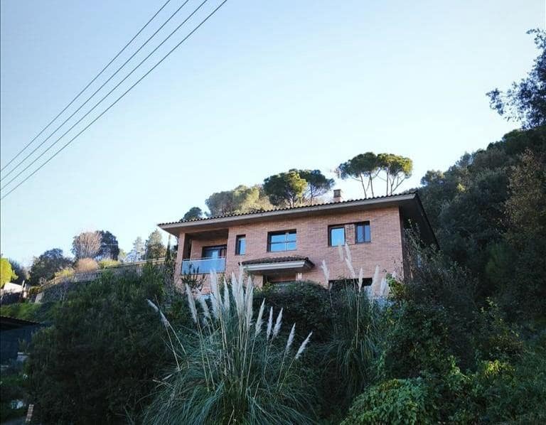 5 chambre Villa/Maison à vendre à Palafolls avec garage - 265 000 € (Ref: 9908348)