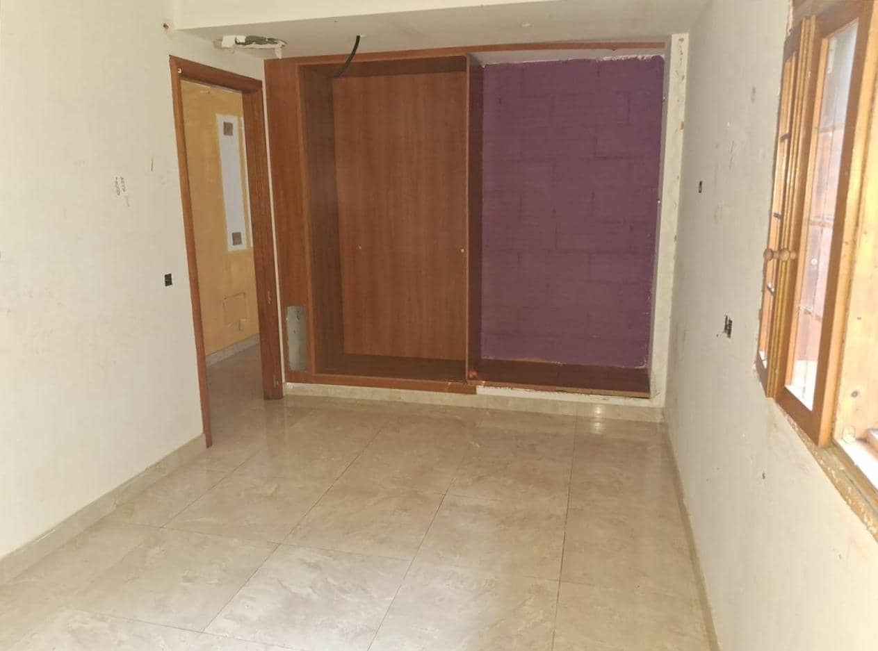 5 chambre Villa/Maison à vendre à Palafolls avec garage - 265 000 € (Ref: 9908348)