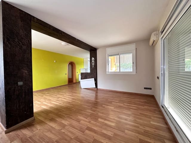2 makuuhuone Huvila myytävänä paikassa La Bisbal del Penedès mukana 
autotalli - 179 000 € (Ref: 9908349)