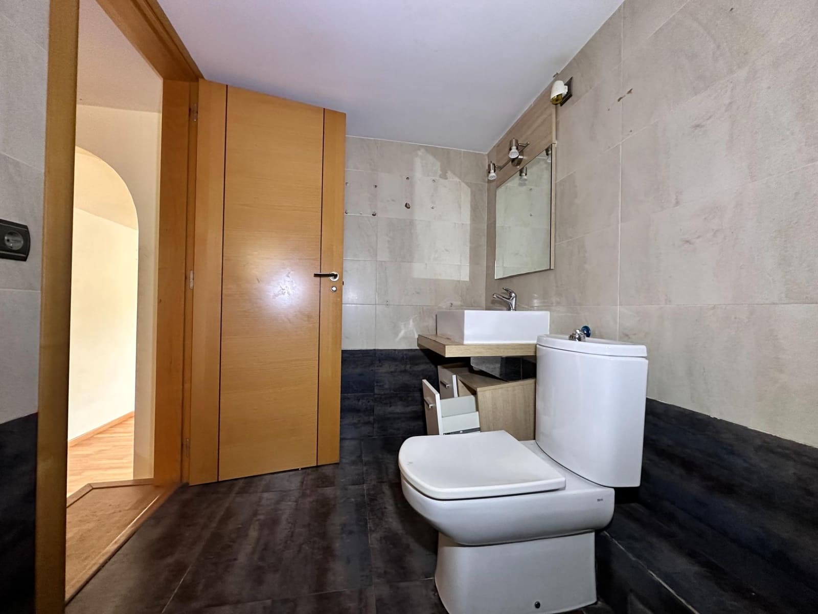 2 soveværelse Villa til salg i La Bisbal del Penedes med garage - € 179.000 (Ref: 9908349)