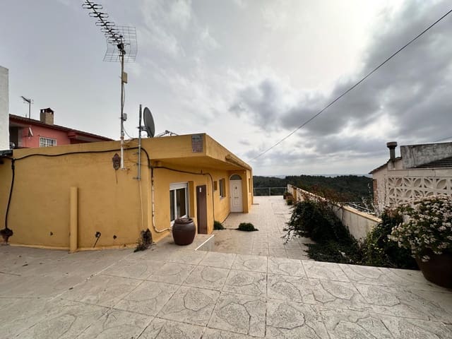 2 makuuhuone Huvila myytävänä paikassa La Bisbal del Penedès mukana 
autotalli - 179 000 € (Ref: 9908349)