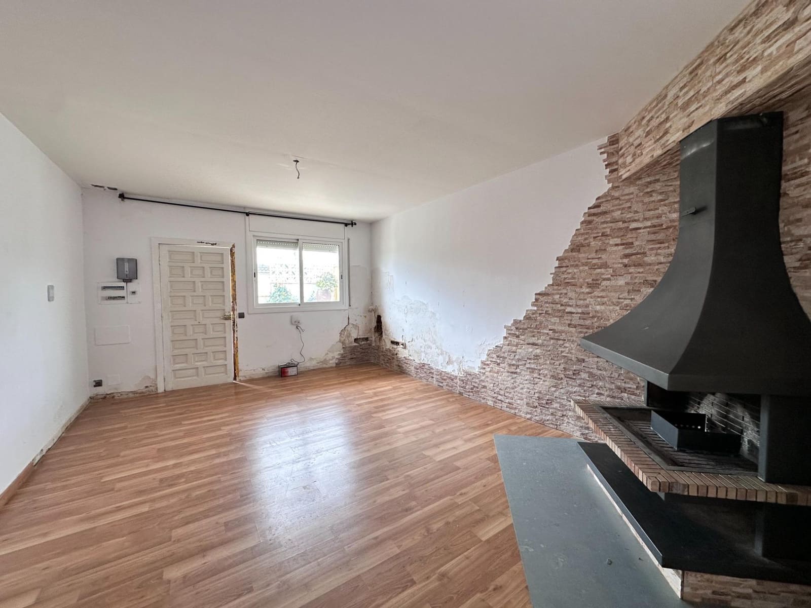 2 soveværelse Villa til salg i La Bisbal del Penedes med garage - € 179.000 (Ref: 9908349)
