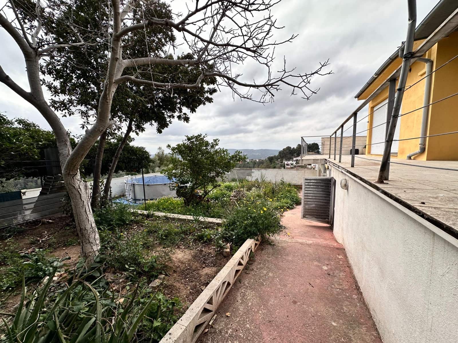 2 soveværelse Villa til salg i La Bisbal del Penedes med garage - € 179.000 (Ref: 9908349)