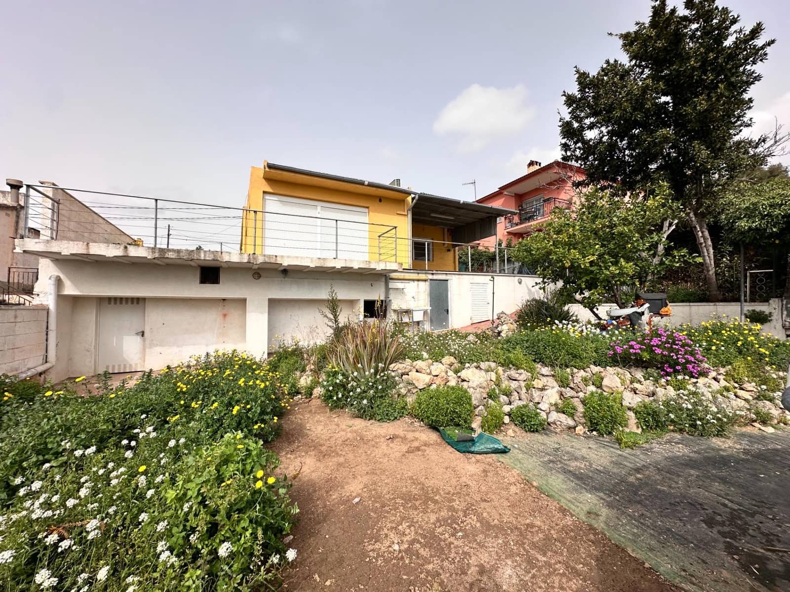 2 soveværelse Villa til salg i La Bisbal del Penedes med garage - € 179.000 (Ref: 9908349)
