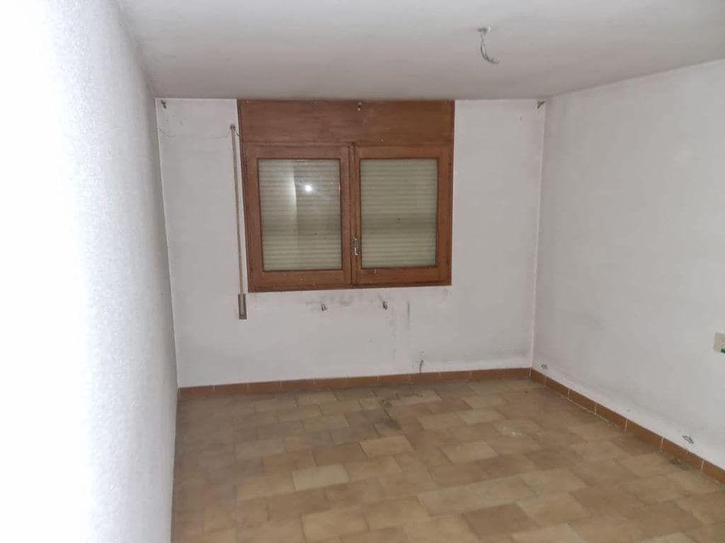 Casa de 5 habitaciones en Gironella en venta con garaje - 99.000 € (Ref: 9908353)