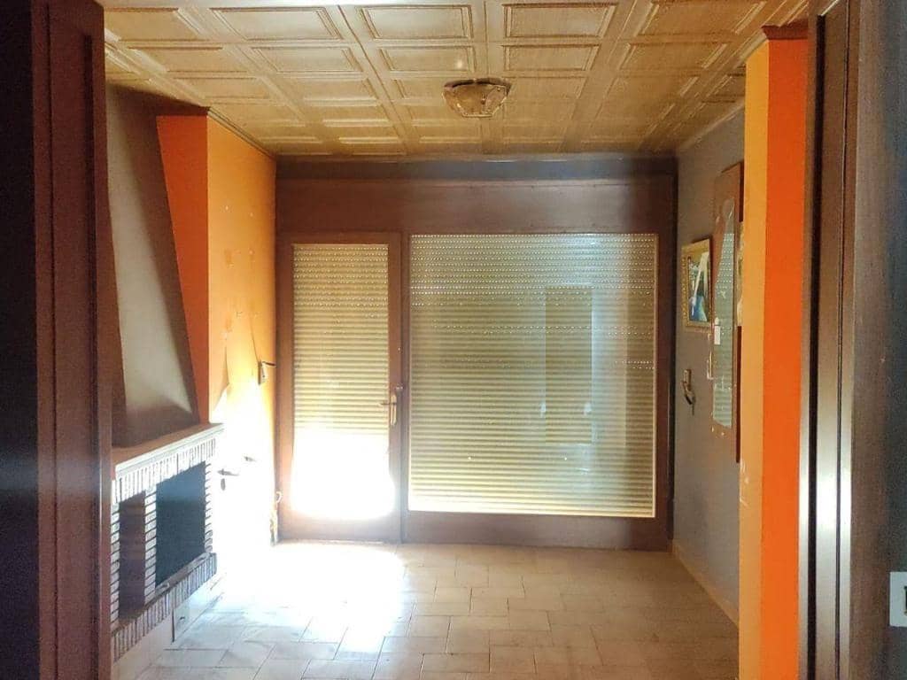 Casa de 5 habitaciones en Gironella en venta con garaje - 99.000 € (Ref: 9908353)
