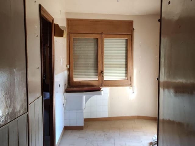 Casa de 5 habitaciones en Gironella en venta con garaje - 99.000 € (Ref: 9908353)