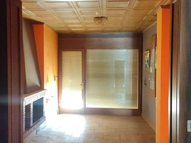 Casa de 5 habitaciones en Gironella en venta con garaje - 99.000 € (Ref: 9908353)