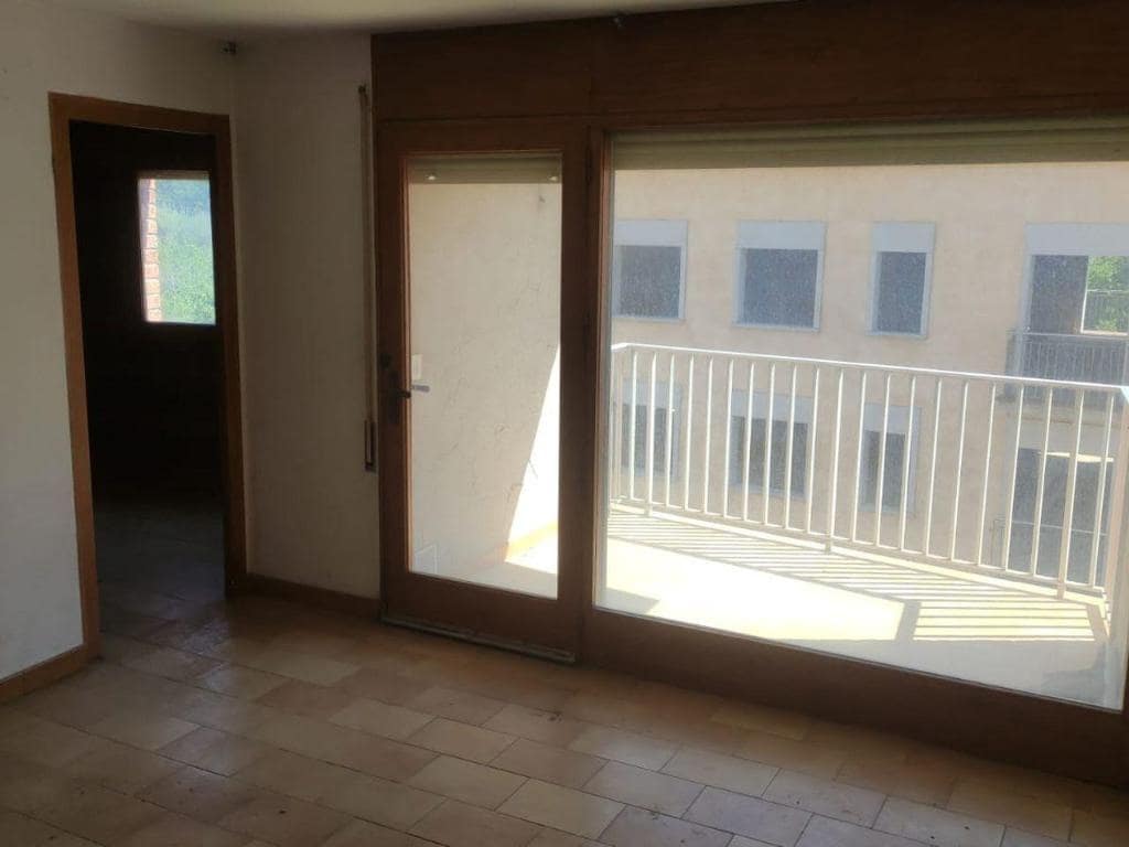 Casa de 5 habitaciones en Gironella en venta con garaje - 99.000 € (Ref: 9908353)