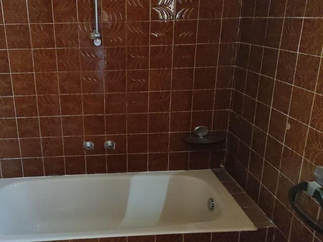 Casa de 5 habitaciones en Gironella en venta con garaje - 99.000 € (Ref: 9908353)