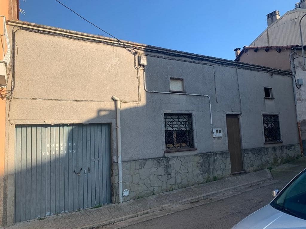 Casa de 5 habitaciones en Gironella en venta con garaje - 99.000 € (Ref: 9908353)