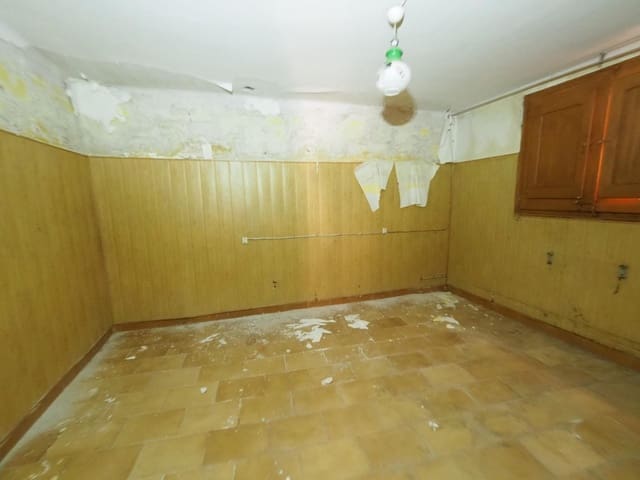 11 soverom Hus til salgs i Gironella med garasje - € 99 000 (Ref: 9908353)