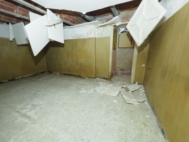 11 soverom Hus til salgs i Gironella med garasje - € 99 000 (Ref: 9908353)