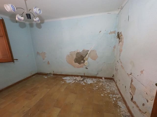 11 soverom Hus til salgs i Gironella med garasje - € 99 000 (Ref: 9908353)