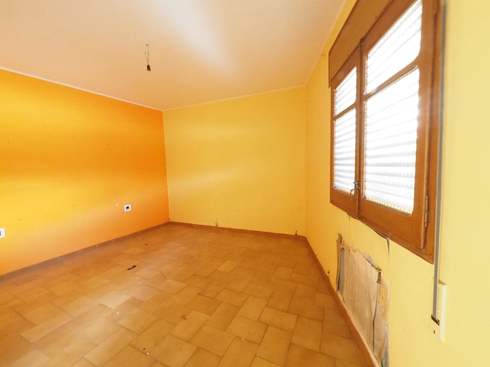 11 chambre Maison de Ville à vendre à Gironella avec garage - 99 000 € (Ref: 9908353)