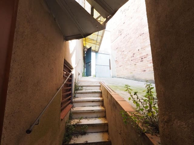 11 soverom Hus til salgs i Gironella med garasje - € 99 000 (Ref: 9908353)