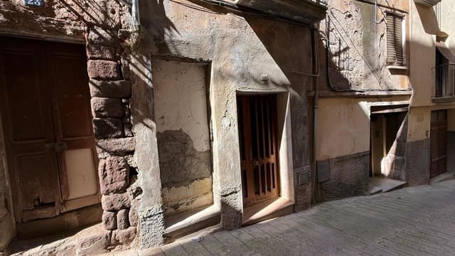 Piso de 3 habitaciones en Cardona en venta - 28.900 € (Ref: 9908354)