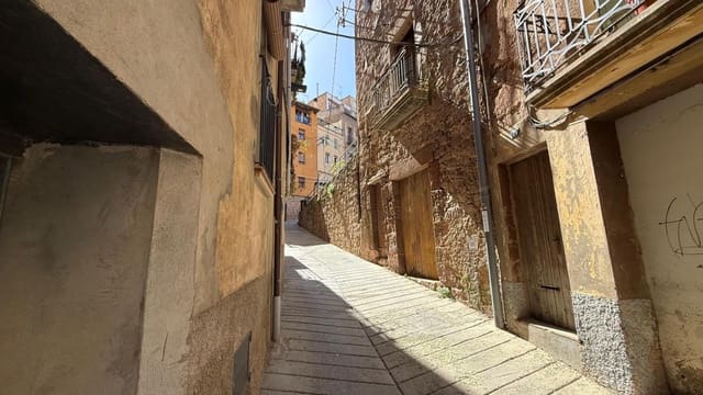 Piso de 3 habitaciones en Cardona en venta - 28.900 € (Ref: 9908354)