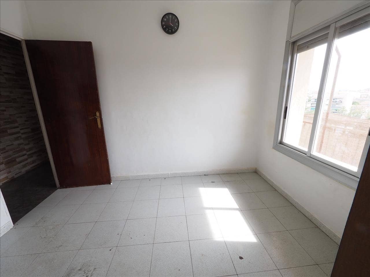 3 Zimmer Wohnung zu verkaufen in Terrassa - 120.000 € (Ref: 9908356)