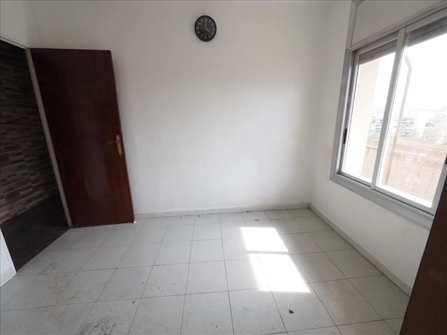 3 Zimmer Wohnung zu verkaufen in Terrassa - 120.000 € (Ref: 9908356)