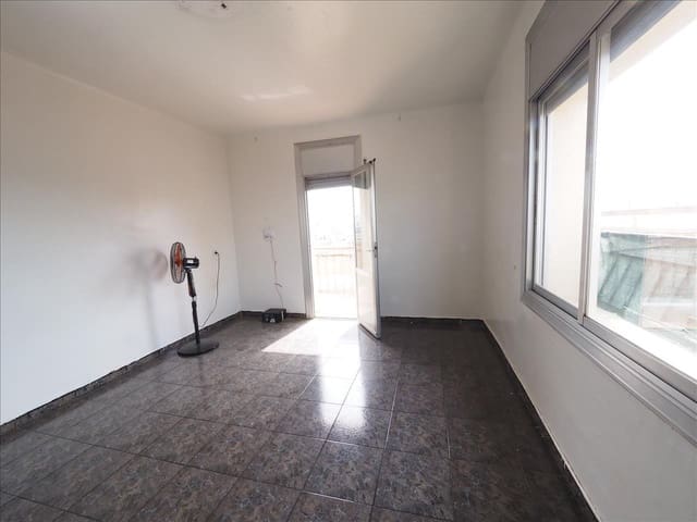 3 Zimmer Wohnung zu verkaufen in Terrassa - 120.000 € (Ref: 9908356)