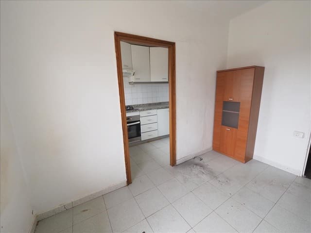 3 Zimmer Wohnung zu verkaufen in Terrassa - 120.000 € (Ref: 9908356)