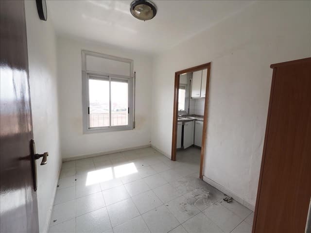 3 Zimmer Wohnung zu verkaufen in Terrassa - 120.000 € (Ref: 9908356)