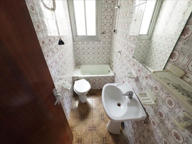 3 Zimmer Wohnung zu verkaufen in Terrassa - 120.000 € (Ref: 9908356)