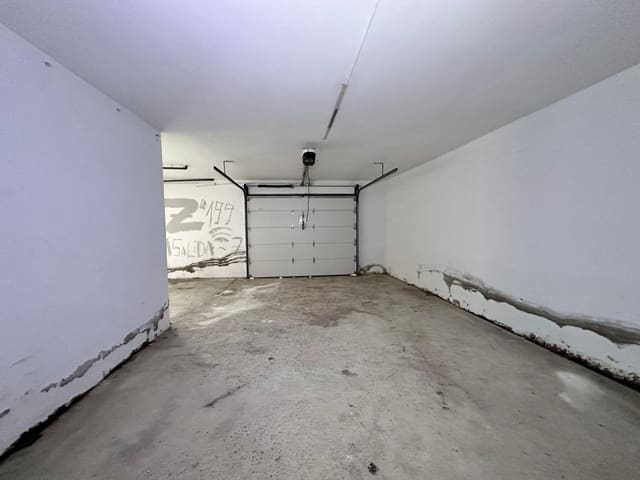 4 slaapkamer Villa te koop in Bescanó met garage - € 240.000 (Ref: 9908358)