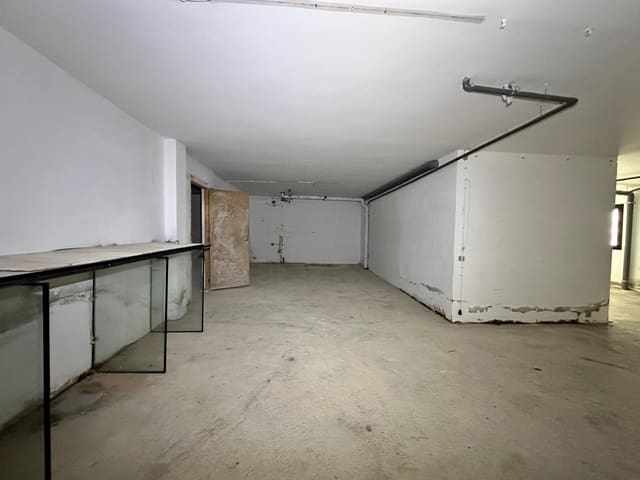 4 slaapkamer Villa te koop in Bescanó met garage - € 240.000 (Ref: 9908358)