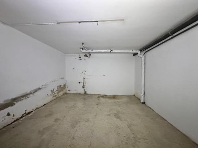 4 slaapkamer Villa te koop in Bescanó met garage - € 240.000 (Ref: 9908358)