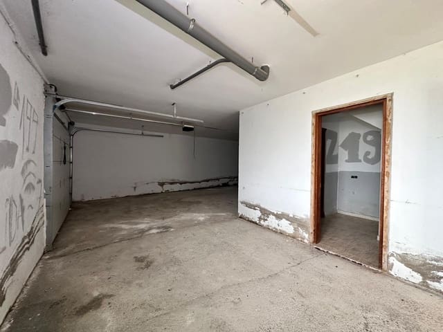 4 slaapkamer Villa te koop in Bescanó met garage - € 240.000 (Ref: 9908358)