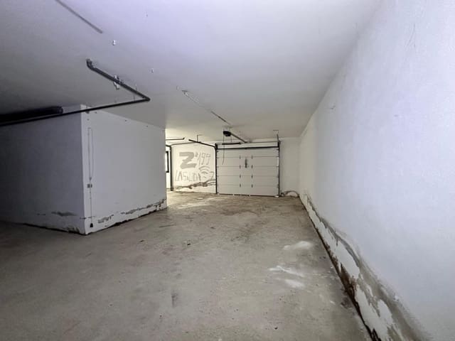 4 slaapkamer Villa te koop in Bescanó met garage - € 240.000 (Ref: 9908358)