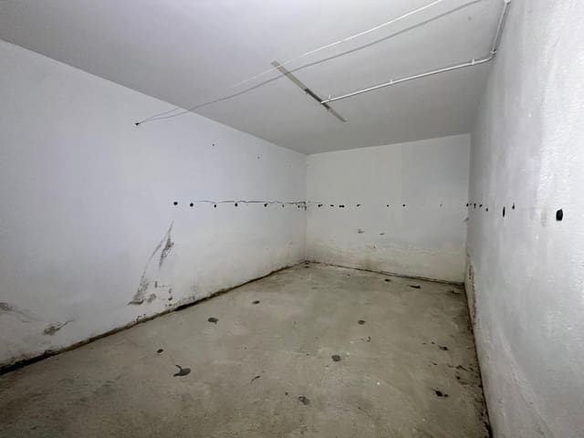 4 slaapkamer Villa te koop in Bescanó met garage - € 240.000 (Ref: 9908358)