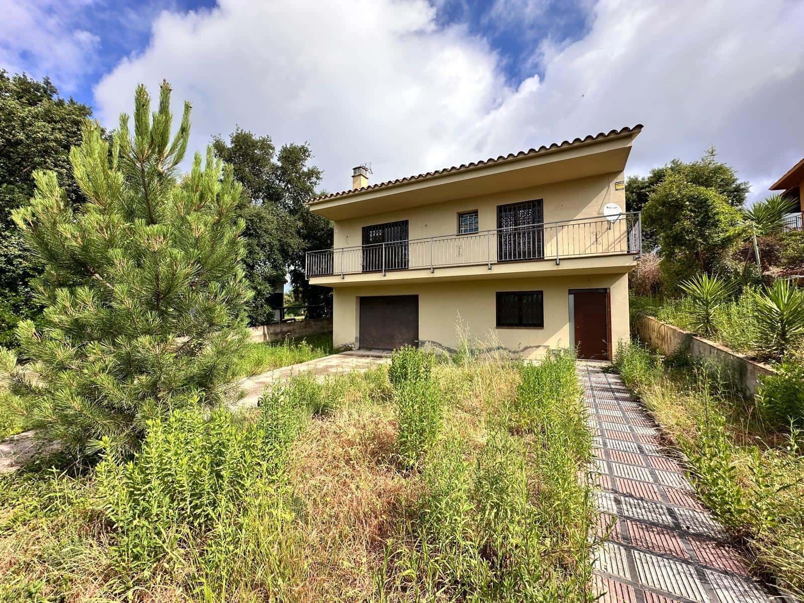 4 slaapkamer Villa te koop in Bescano met garage - € 240.000 (Ref: 9908358)